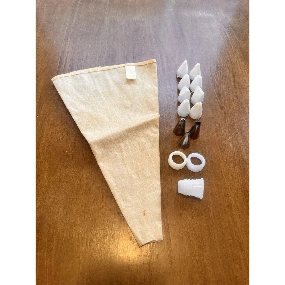 Vintage Standard Cake Decorator Pastry Bag With 12 Tips